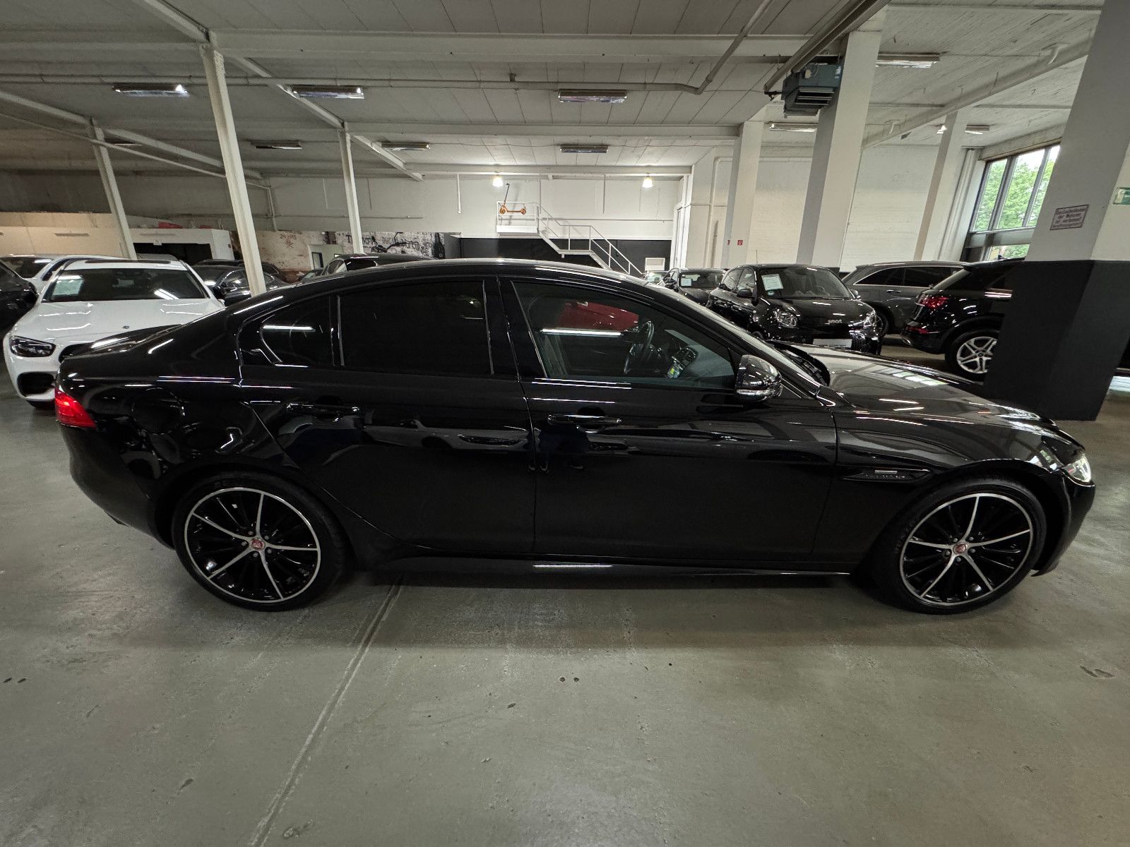 Fahrzeugabbildung Jaguar XE 2.0 d 8GT LANDMARK R-SPORT BLACK EDITION VOLL