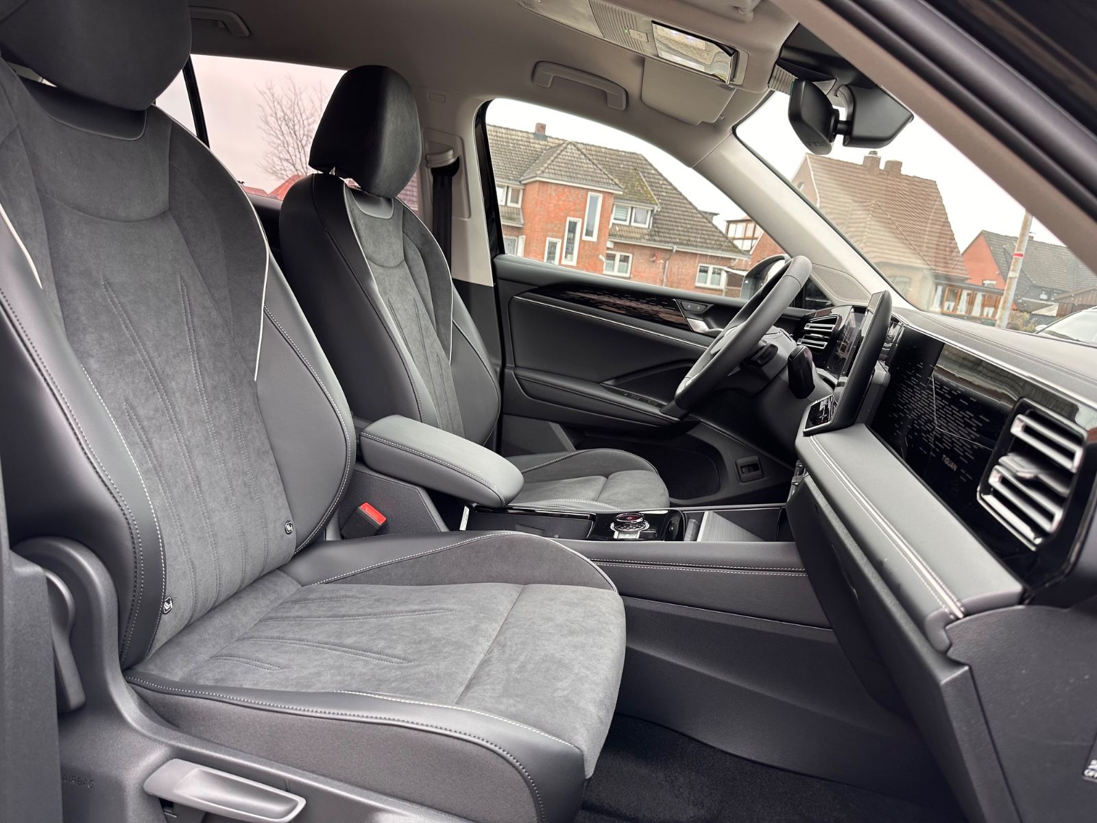 Fahrzeugabbildung Volkswagen Tiguan 2.0 TDI Elegance DSG AHK/Matrix/ACC/Navi