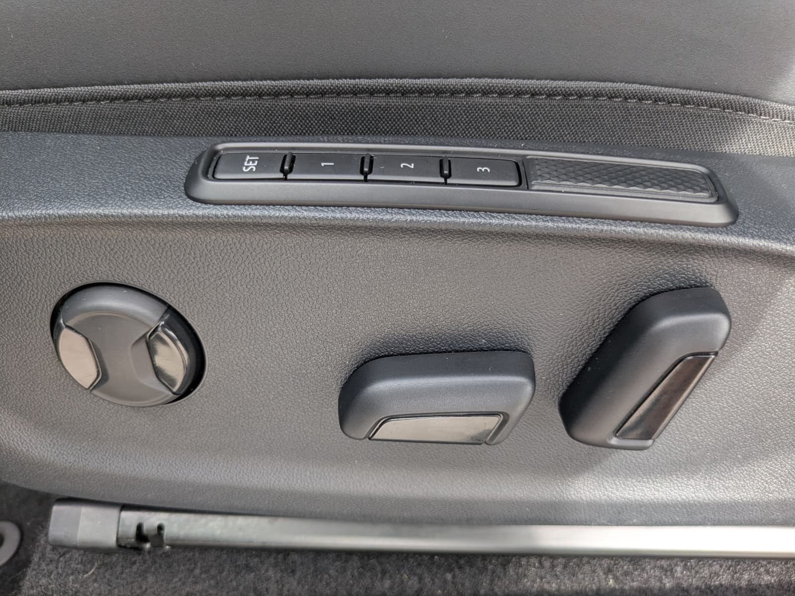 Fahrzeugabbildung CUPRA Terramar 2.0 TSI 4D VZ HUD*MATRIX*PANO*DCC*20"