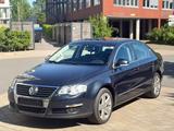 Volkswagen Passat Lim. TÜV+ÖL NEU*LEDER*KLIMA - Volkswagen Passat aus 2005