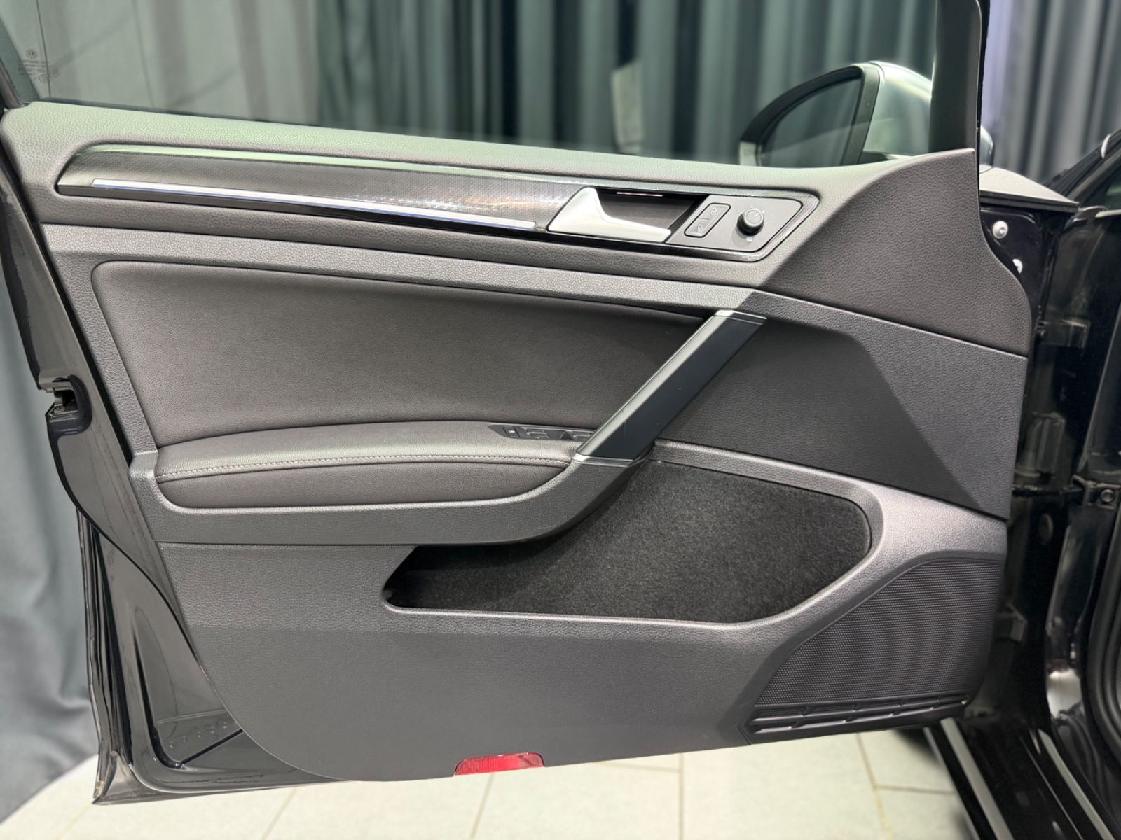 Fahrzeugabbildung Volkswagen Golf VII 2.0 R 4Motion |DSG|VIRTUAL|2.HAND