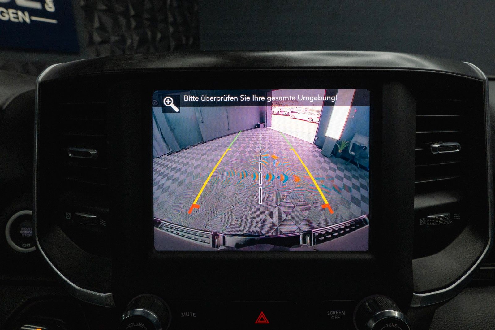 Fahrzeugabbildung Dodge RAM 5.7 V8 HEMI 4x4 OFFROAD NIGHT-Edition LED