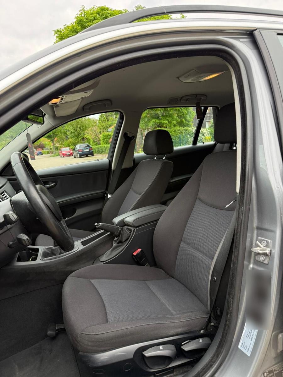 BMW 318 2009 — photo 13