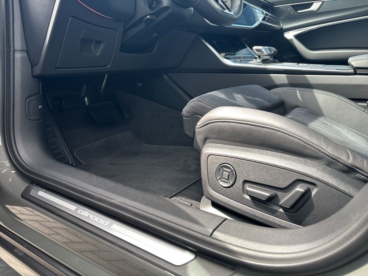 Audi A6 allroad 55 TFSI quattro S tronic LED Navi Pan foto 16