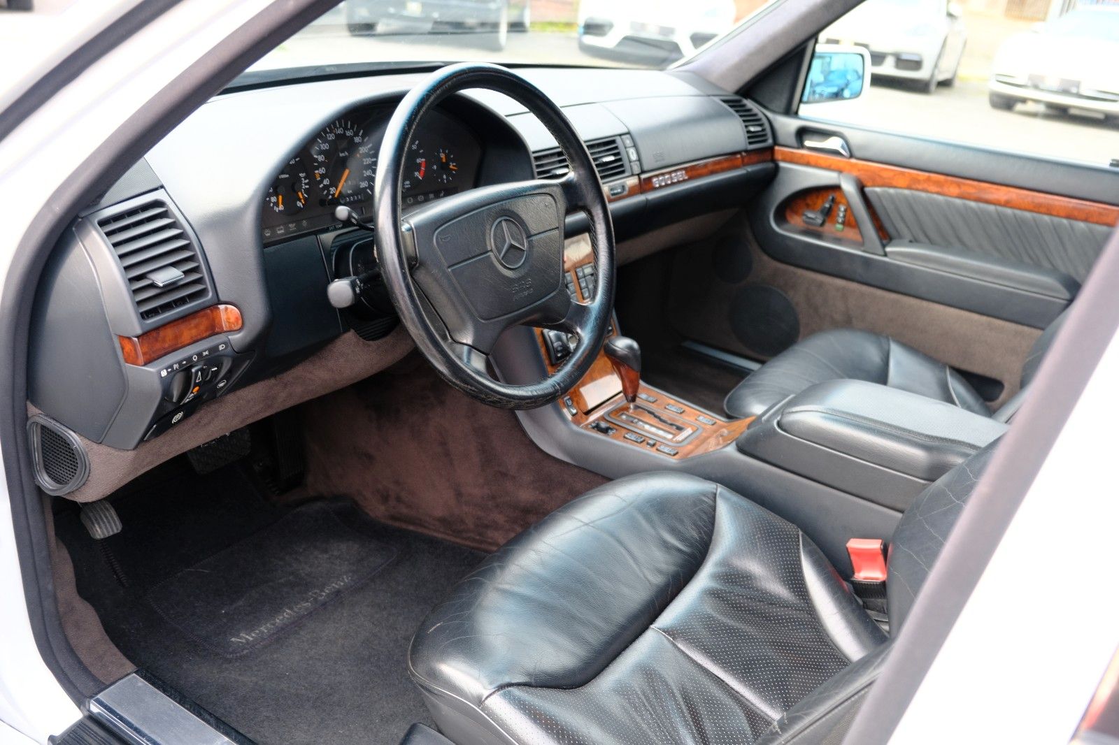 Fahrzeugabbildung Mercedes-Benz 600 SEL aus Japan im sehr schönen Zustand