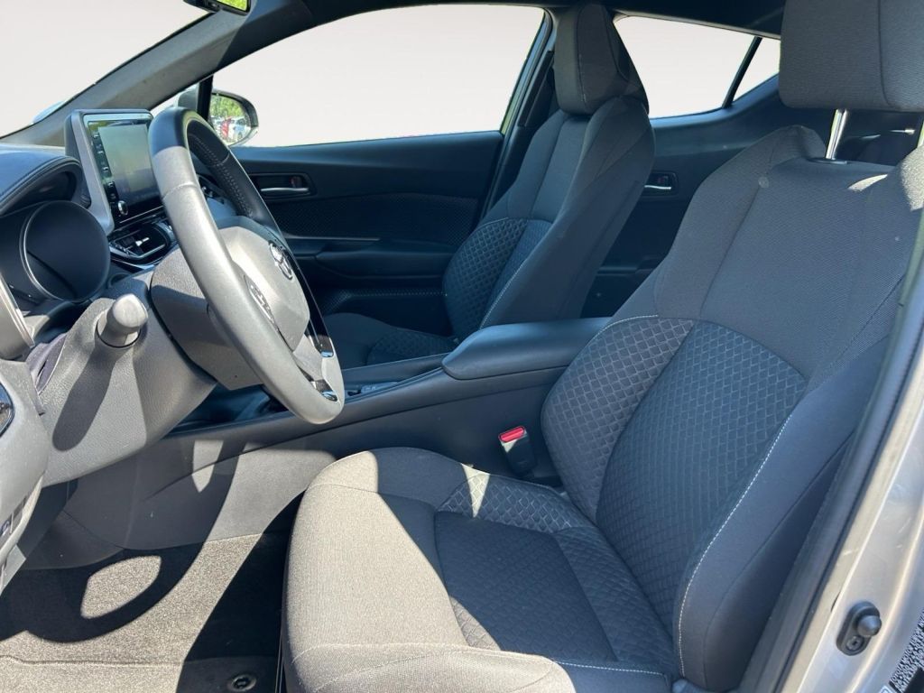 Fahrzeugabbildung Toyota C-HR Hybrid Business-Edition