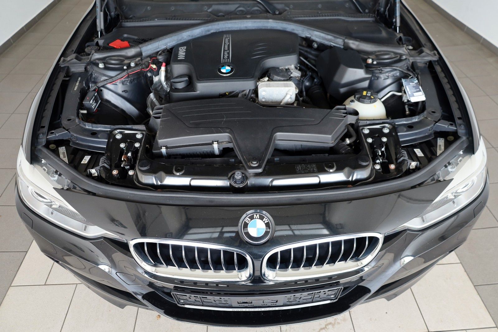 Fahrzeugabbildung BMW 328 i xDrive Touring,M Sport,Panorama,HUD,Kam+WR