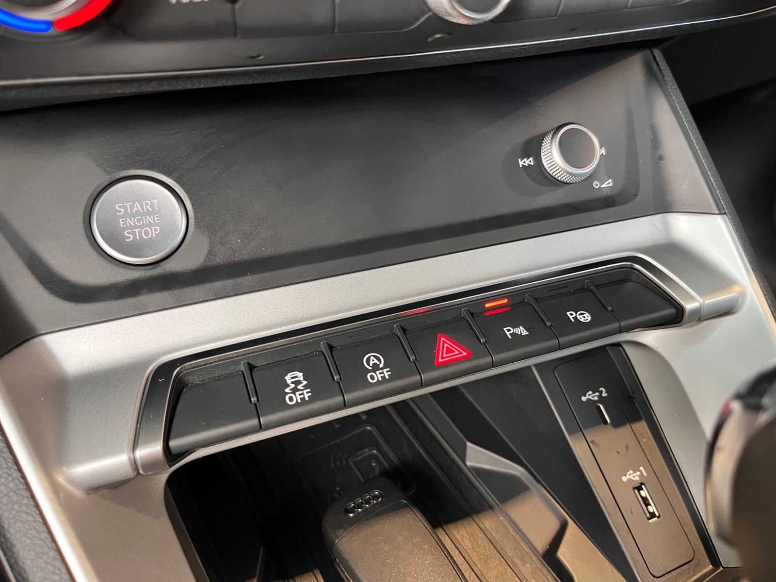 Fahrzeugabbildung Audi Q3 40 TFSI quattro advanced PANO AHK LED