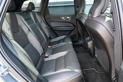 Fahrzeugabbildung Volvo XC60 B5 D AWD Autom. R-Design*STDHZG*PANO*H&K