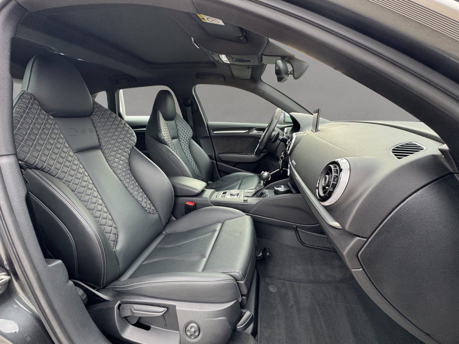 Fahrzeugabbildung Audi RS 3 Sportback 2.5 TFSI quattro/PANO/B&O/280KM/H