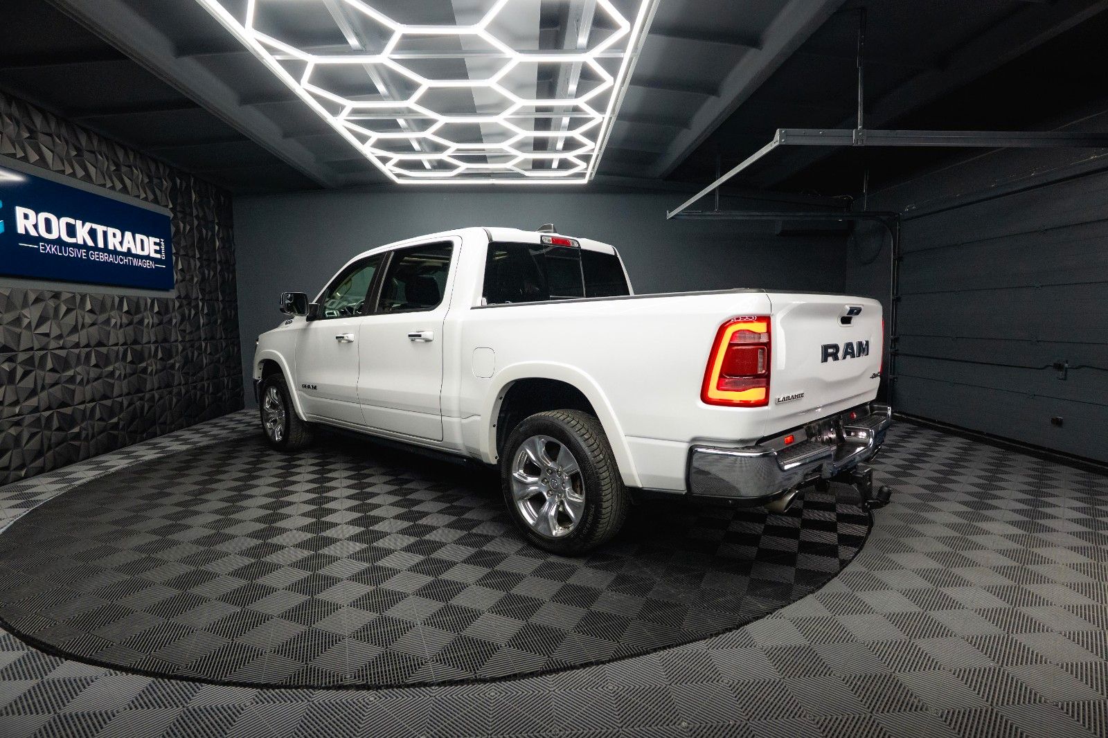 Fahrzeugabbildung Dodge RAM 5.7 V8 HEMI 4x4 LARAMIE LPG *Unfallfrei*Pano