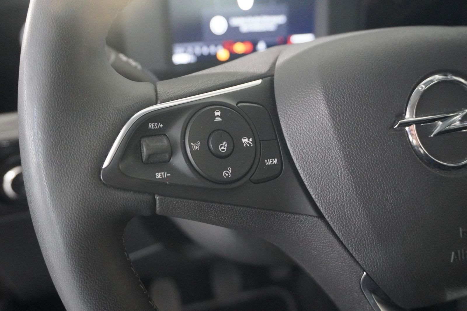 Fahrzeugabbildung Opel Mokka ELEGANCE 1.2T NAVI/LED/KAMERA/SPORT/VIRT.