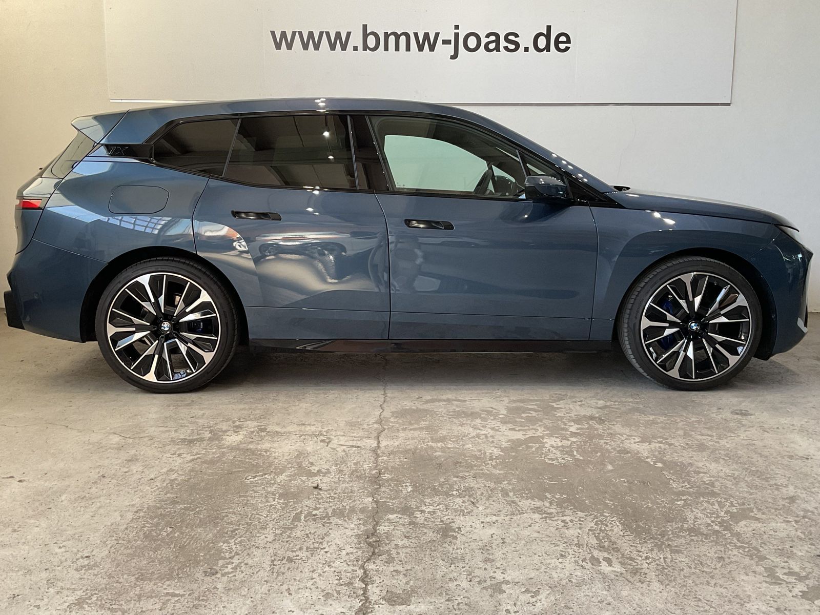 Fahrzeugeinzelansicht 15 Fahrzeugabbildung BMW iX xDrive60 |Aktivlenkung |Luftfederung |Sitzbel