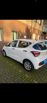 Hyundai i10 - Hyundai Accent