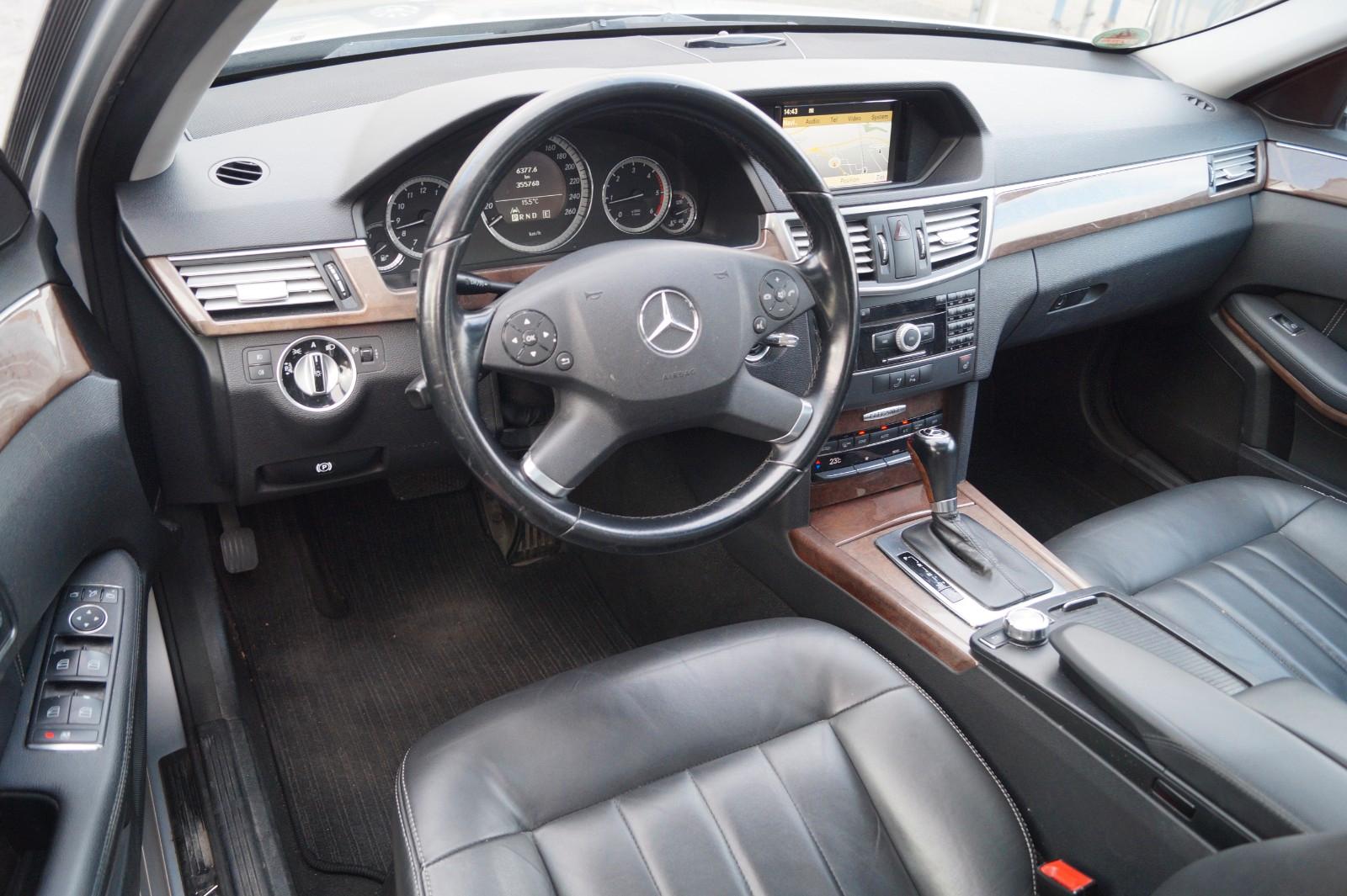 Mercedes-Benz E220 2011 — photo 9