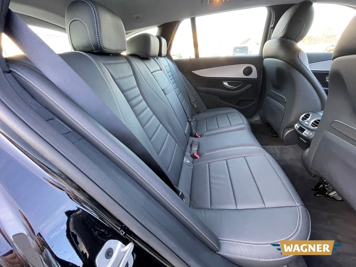 Fahrzeugabbildung Mercedes-Benz E 450 T 4Matic Multibeam LED Memory