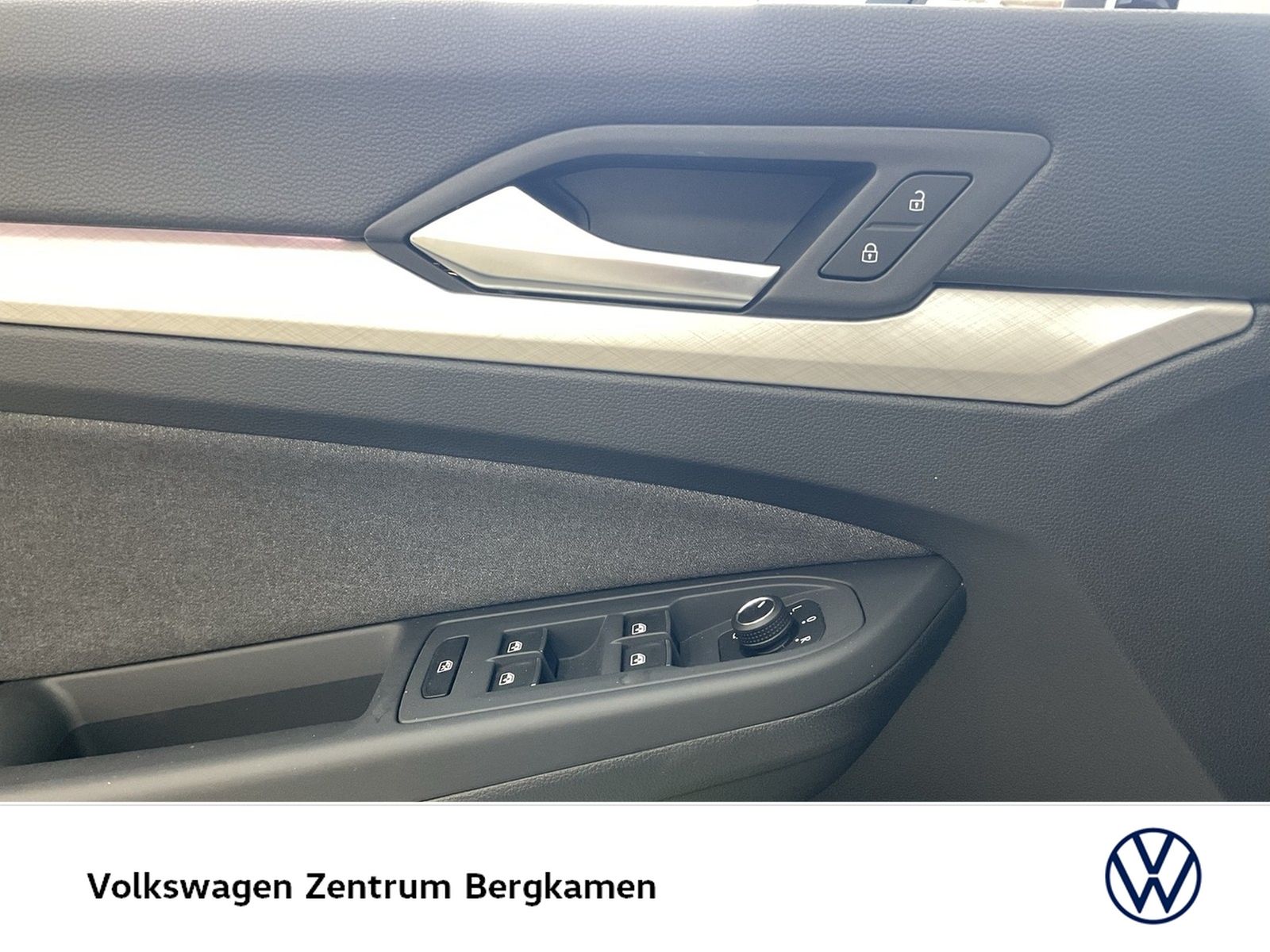 Volkswagen Golf VIII 1.5 eTSI LIFE CAM ACC CARPLAY SITZHEIZ foto 17