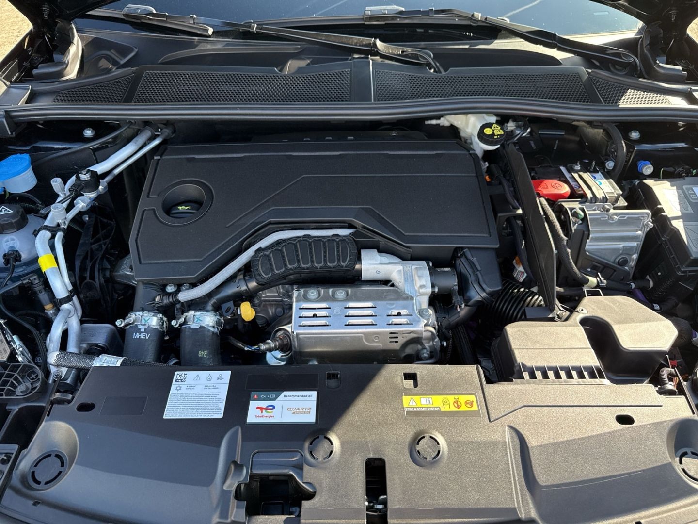 Fahrzeugabbildung Peugeot 308 SW Hybrid 145 Allure 1.2 LED ACC 2-Zonen-Kli