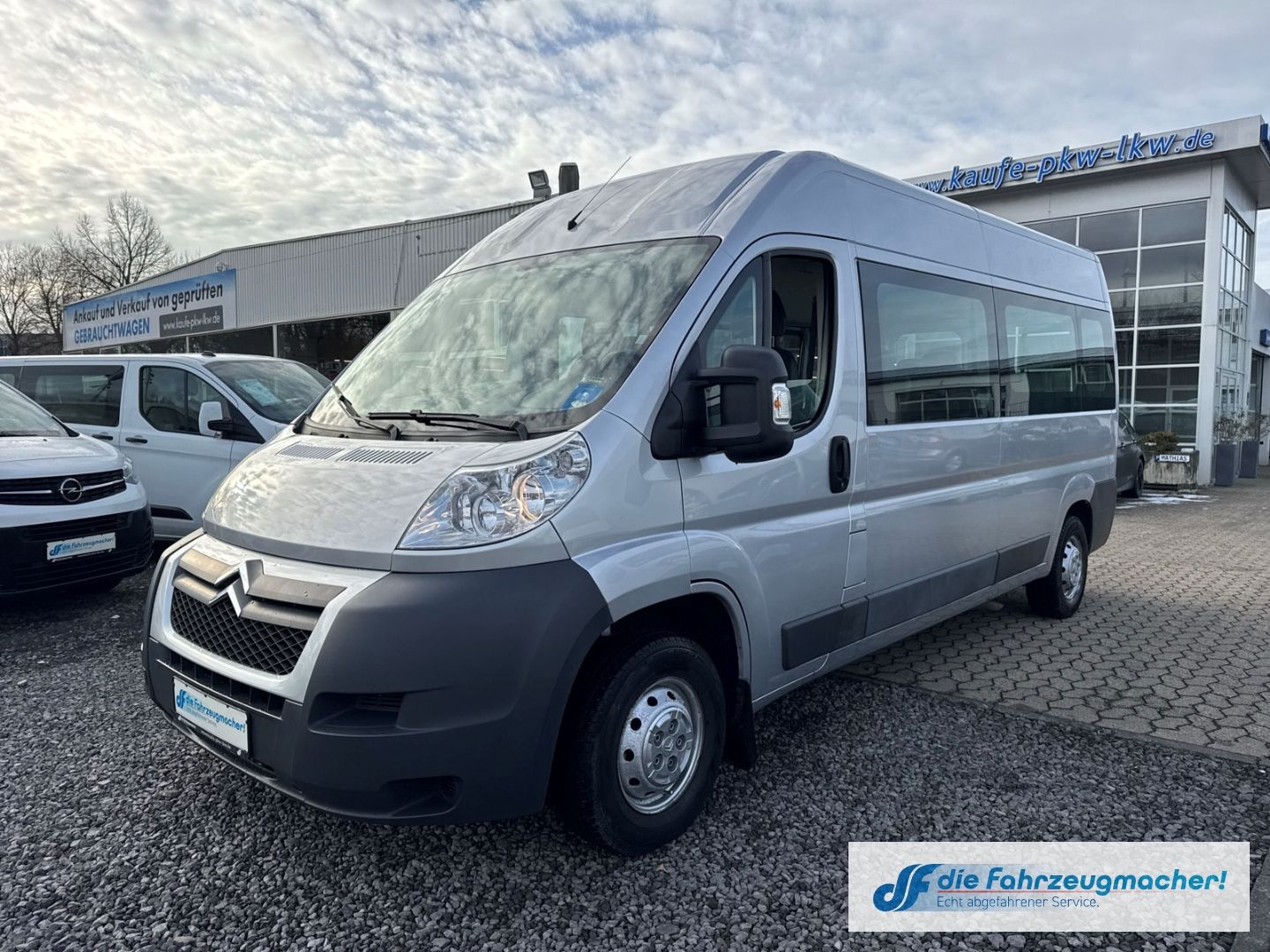 Fahrzeugabbildung Citroën Jumper 30 L3 H2 HDi Klima 9.Sitzer 130 FAP 2.2 *