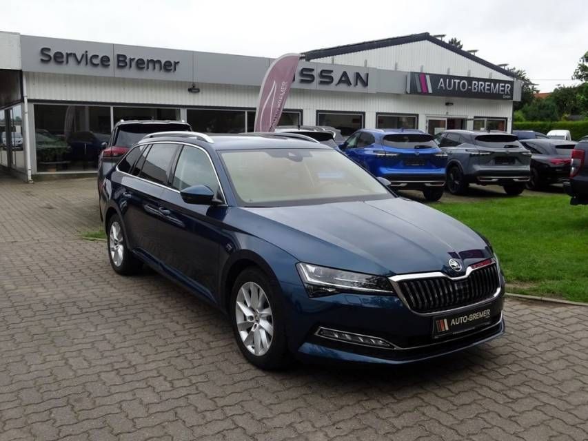 Fahrzeugabbildung SKODA Superb  Combi 2,0 TSI Style 4*4 DSG Navi