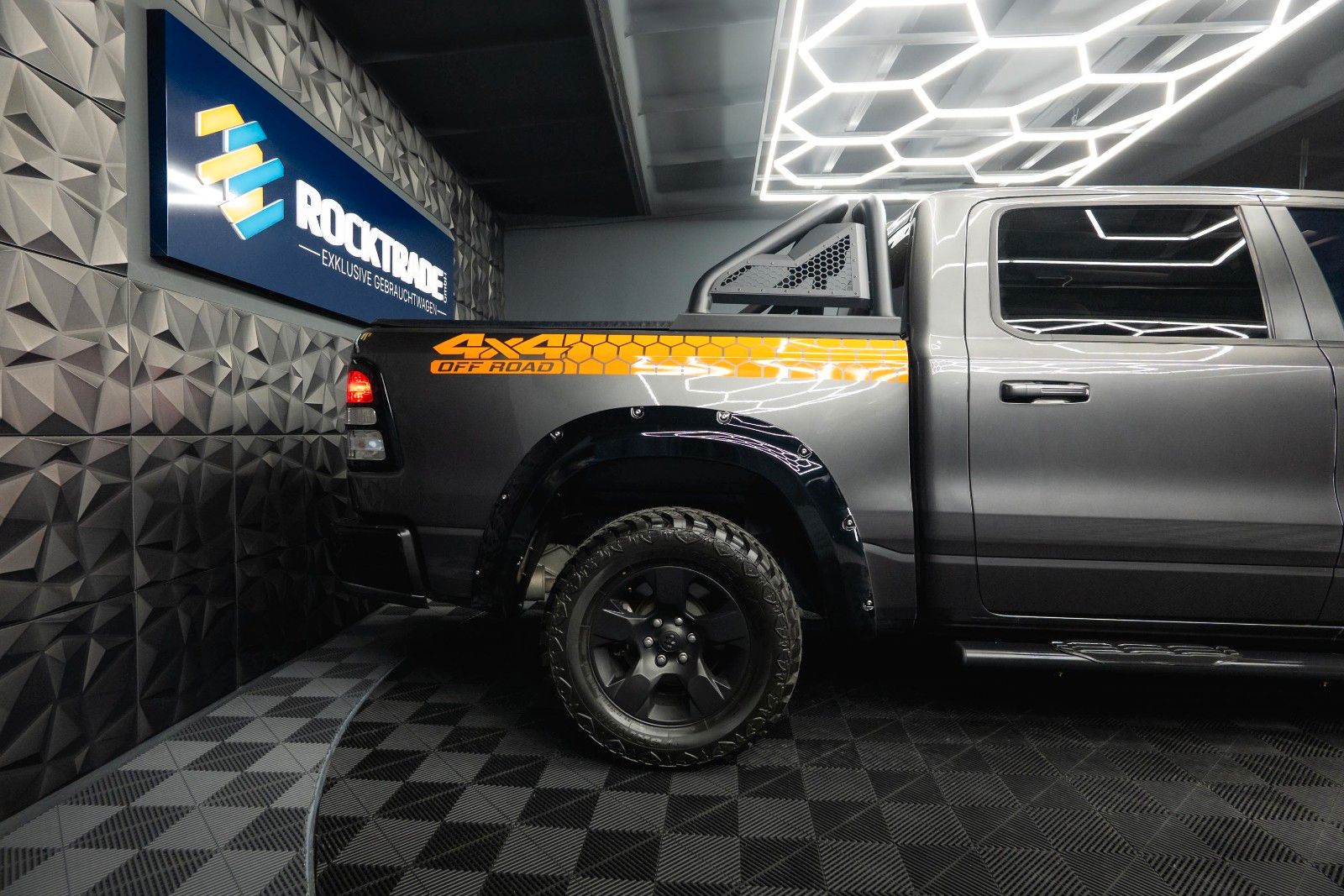 Fahrzeugabbildung Dodge RAM 5.7 V8 HEMI 4x4 OFFROAD Night Limited 19%
