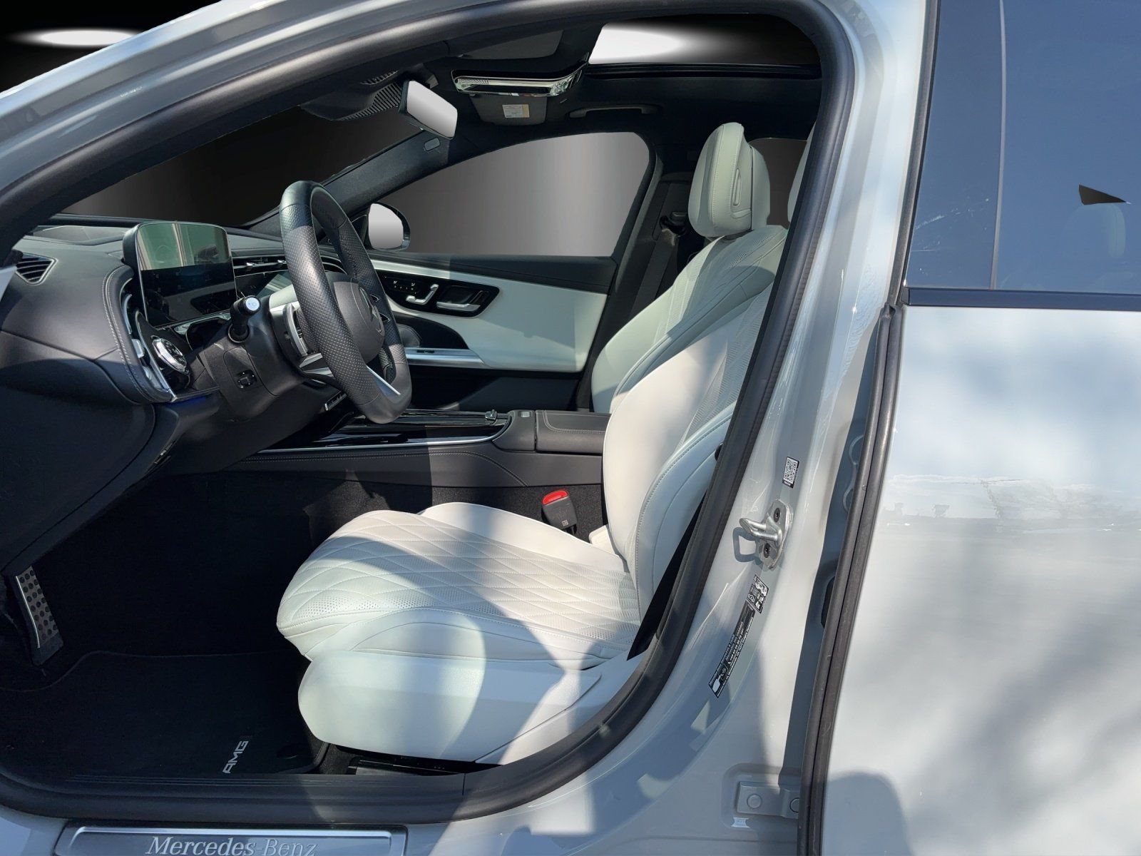Fahrzeugabbildung Mercedes-Benz E220d T AMG Prem+ AIRMATIC Masage HYPER FahrAssi