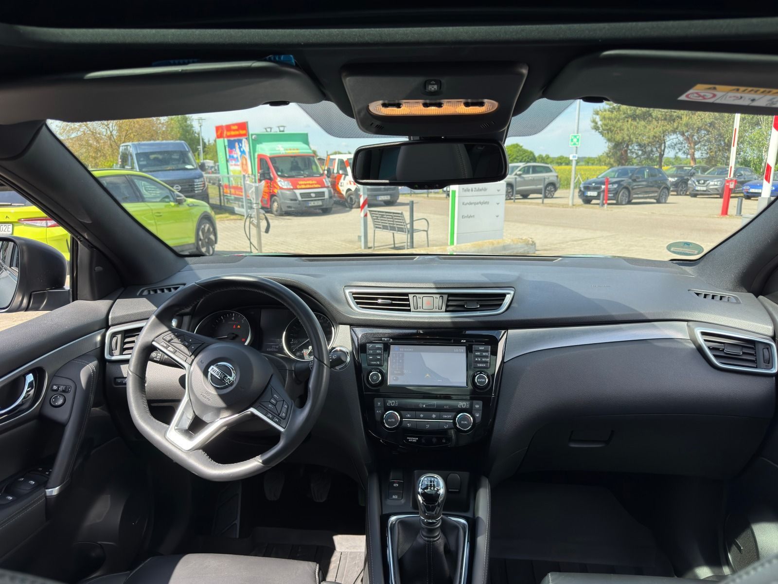 Fahrzeugabbildung Nissan Qashqai Tekna + 159PS 6-Gang
