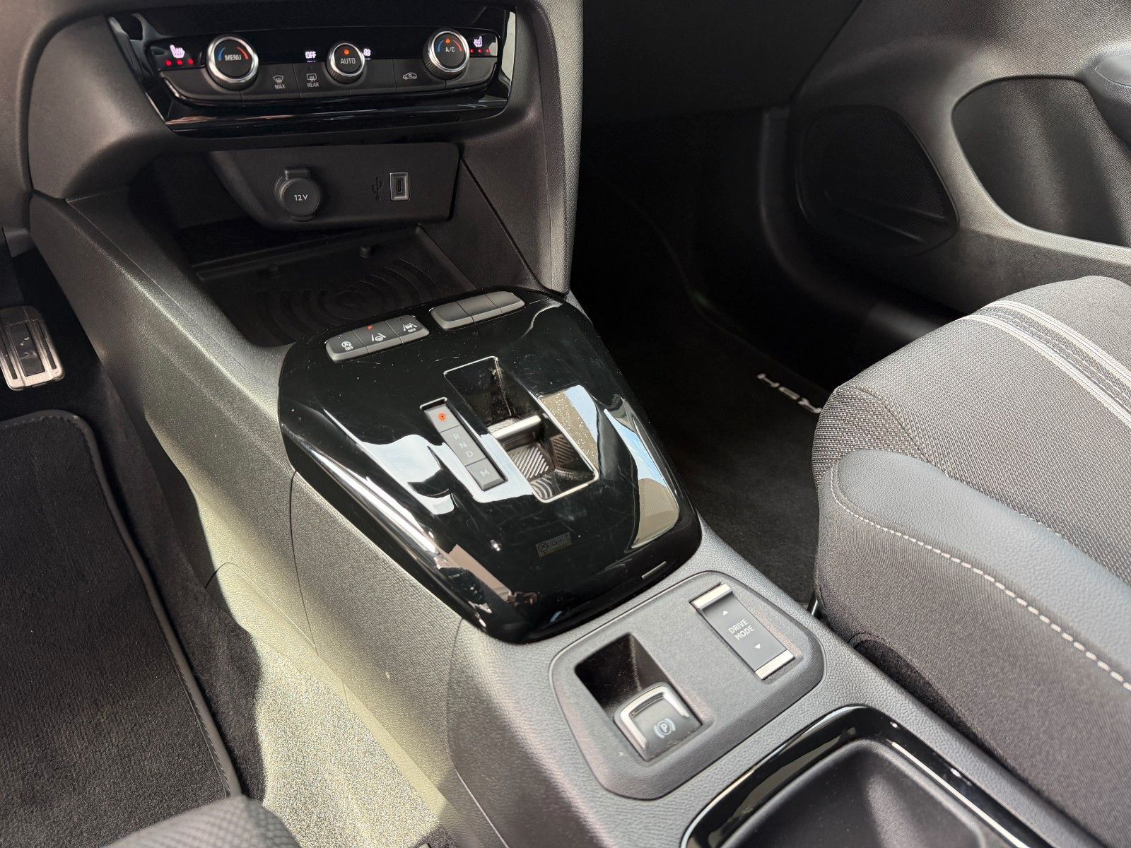 Fahrzeugabbildung Opel Corsa F 1.2 Turbo GS KlimaA,LED,Navi,SHZ,ACC,PDC