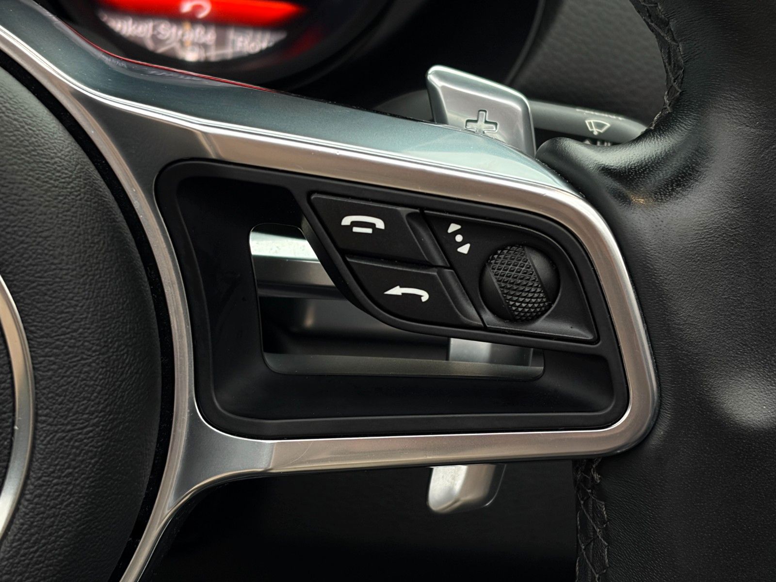 Fahrzeugabbildung Porsche 718 Boxster Sport PASM NAV CarPlay LHZ SHZ 20"