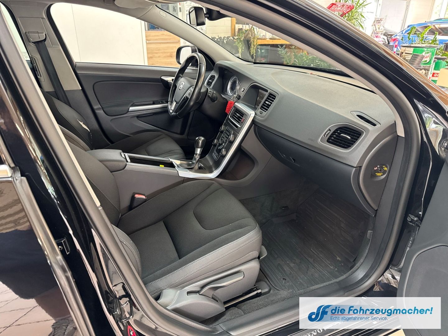 Fahrzeugabbildung Volvo V60 Kombi Momentum D3 Navi Klimaautom Musikstrea