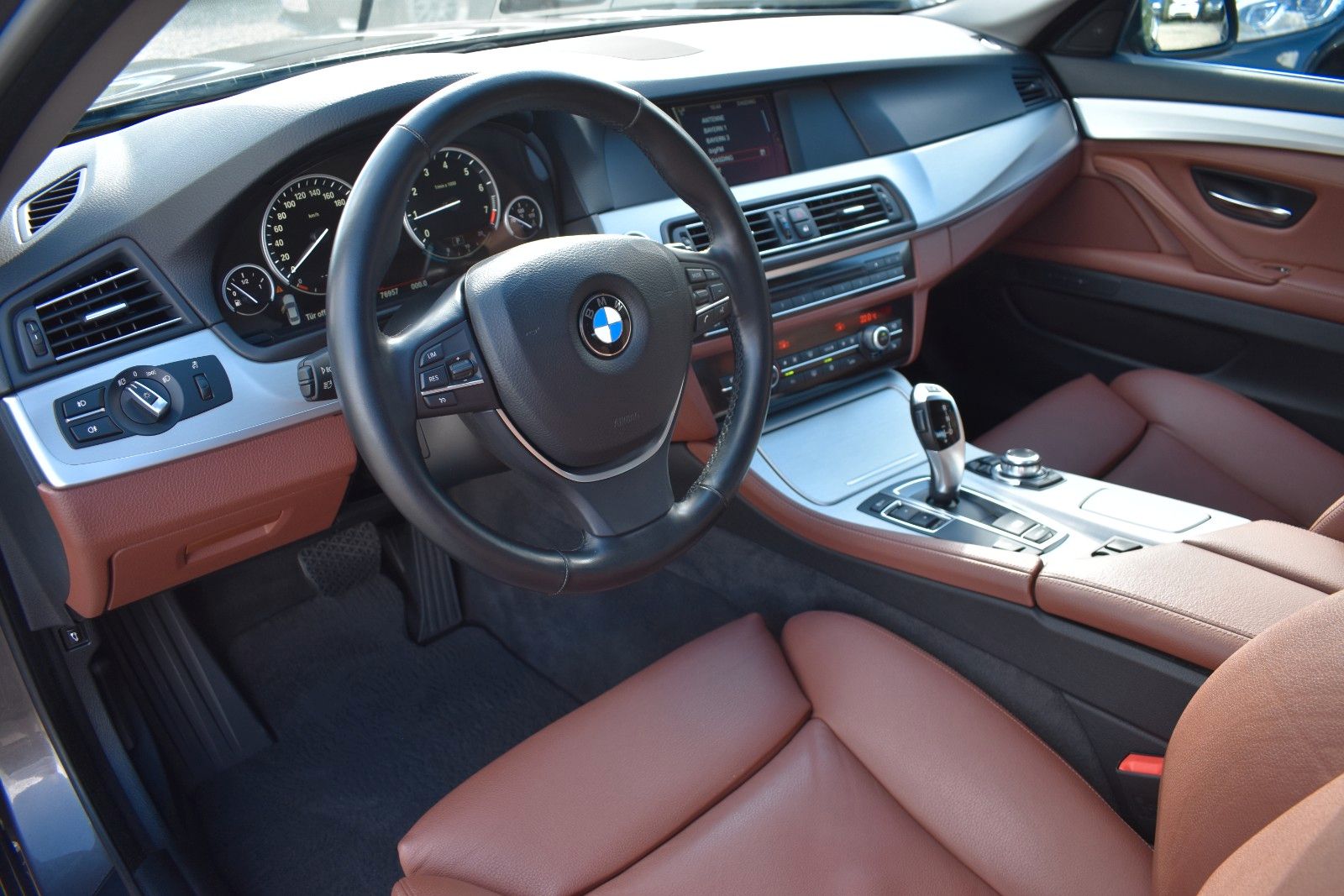 Fahrzeugabbildung BMW 520i Limo Autom. Navi Leder Xenon AHK GSD