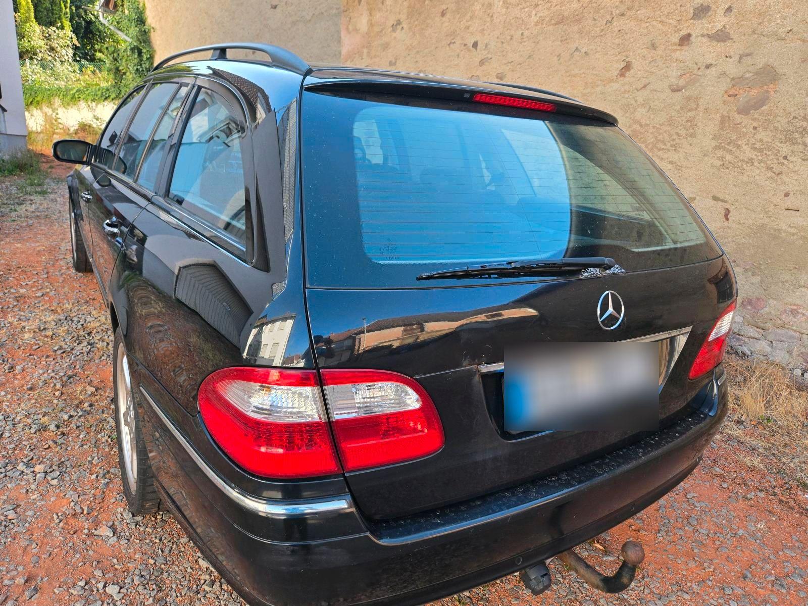 Mercedes-Benz E320 2004 — photo 9