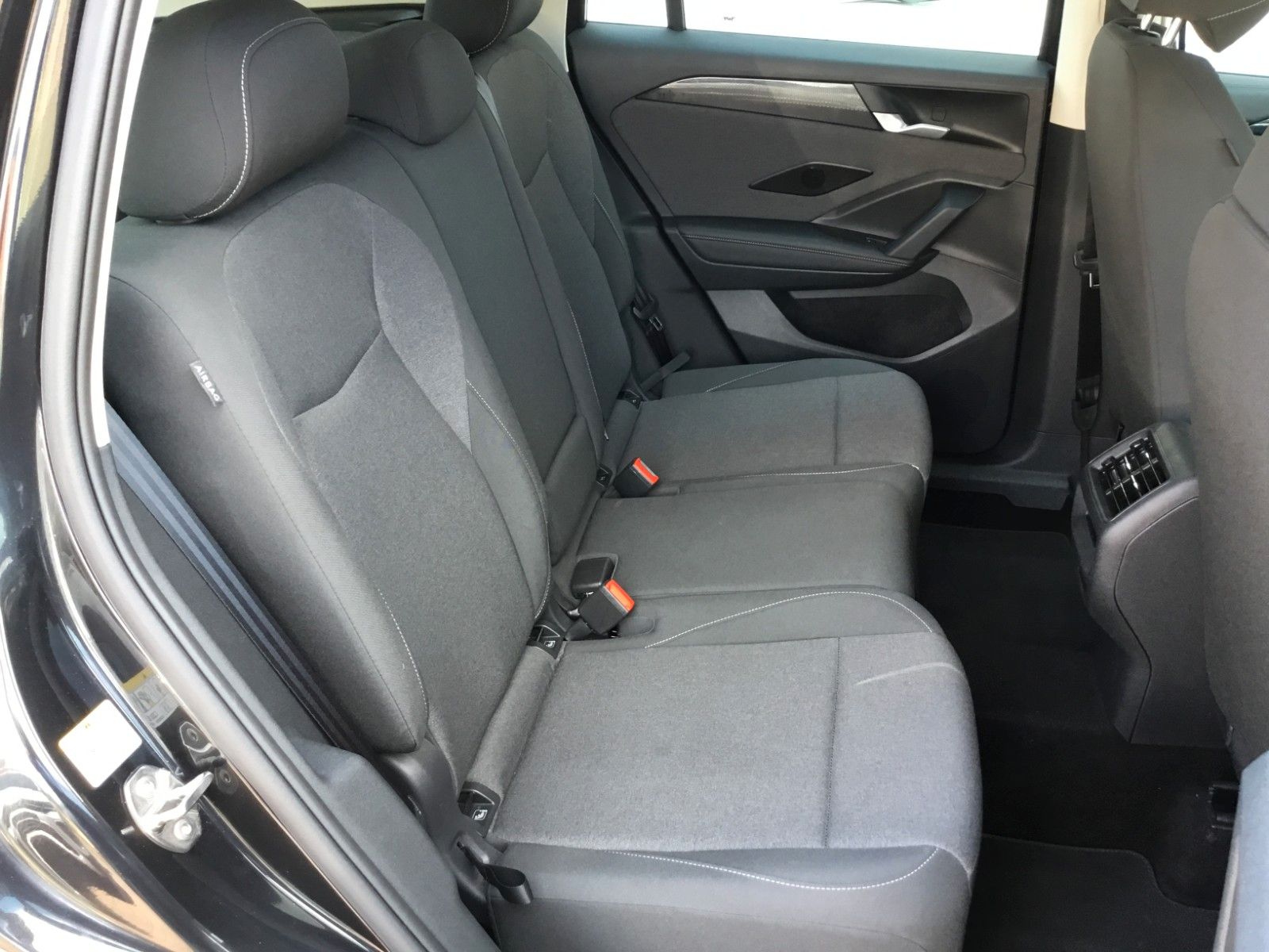 Fahrzeugabbildung Volkswagen Tiguan 1.5 eTSI DSG+AHK+LED+AppConnect+Sitzheizu