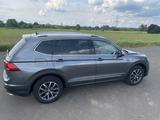 Volkswagen Tiguan Allspace 1.5 TSI, 7 Sitzer, grau - VW Tiguan Allspace Gebrauchtwagen in Frankfurt
