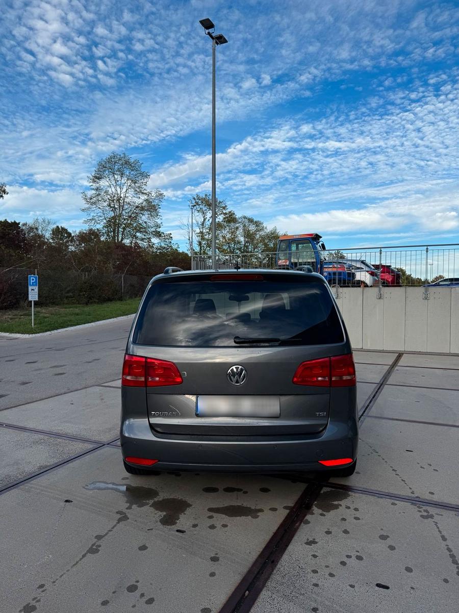 Volkswagen Touran 2010 — engine 139 HP (102kW)