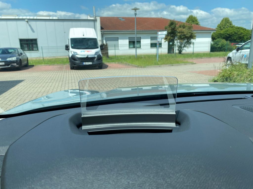 Fahrzeugabbildung Citroën e-C4 Elektro 156 MAX *Cam*Technopak*11 kW*Navi*