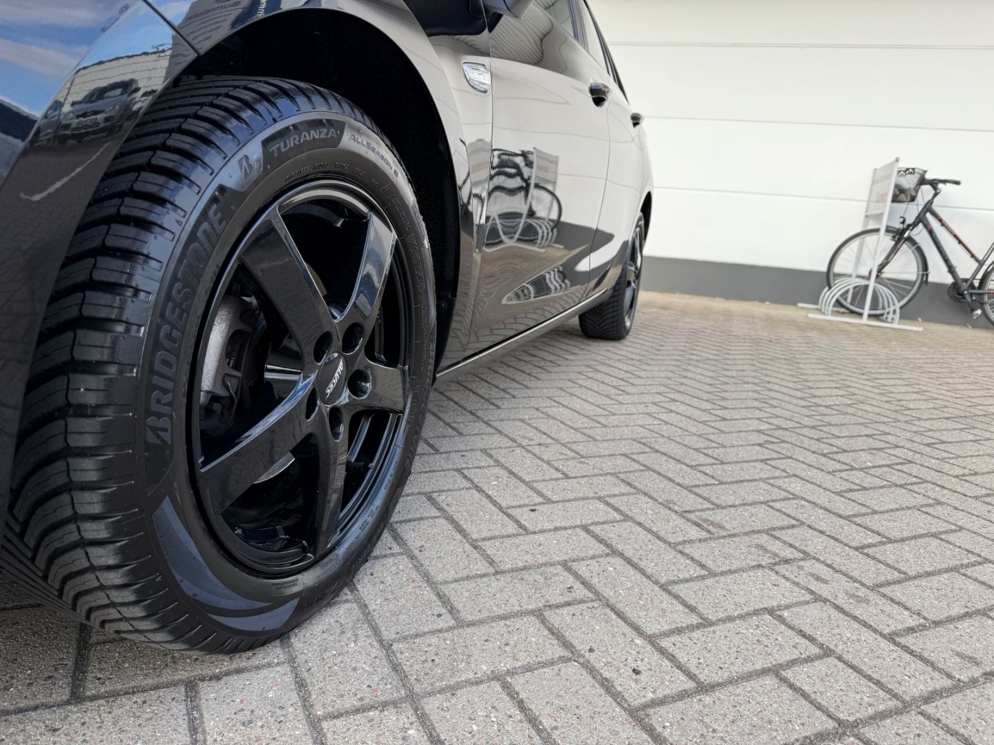 Fahrzeugabbildung Opel Astra K Sports Tourer Edition Start Stop LED App