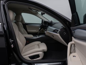 Fahrzeugabbildung BMW 530e Tour HUD Laser Sportsitz Komfortzugang