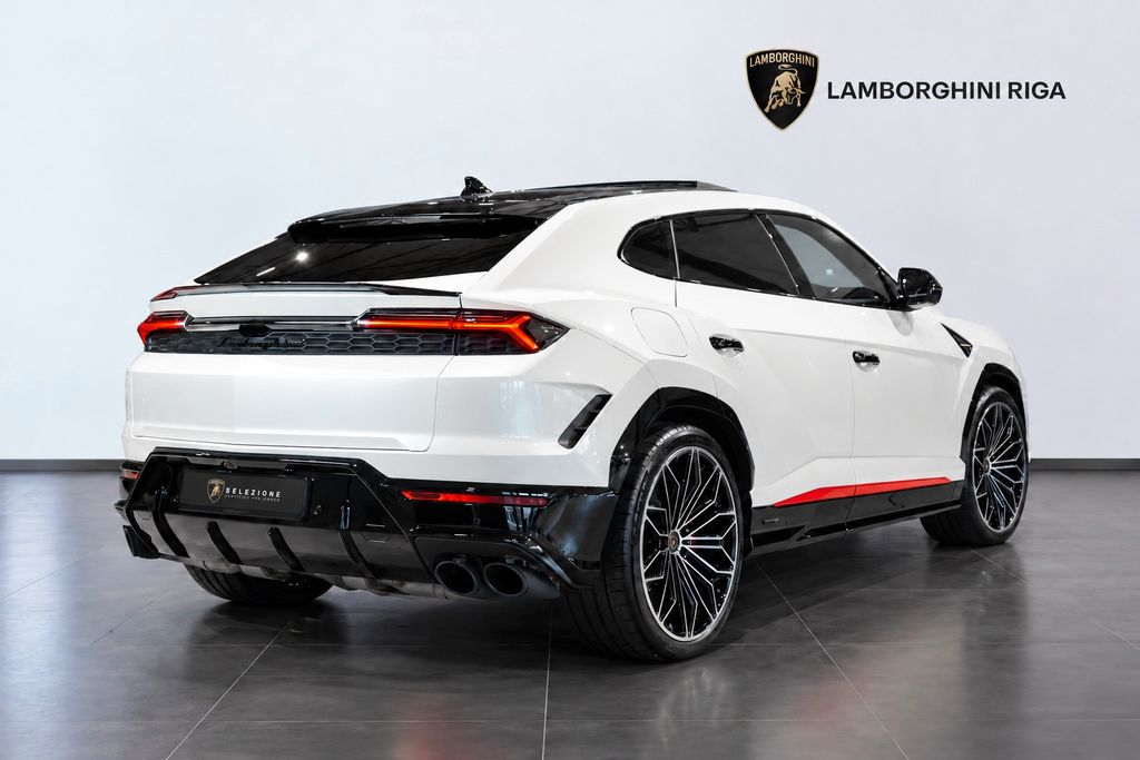 LAMBORGHINI Urus 2025