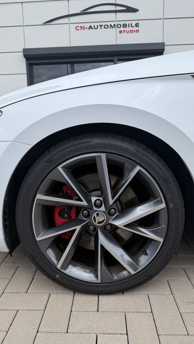 Skoda Superb Combi SportLine 4x4 DSG AHK Pano foto 16