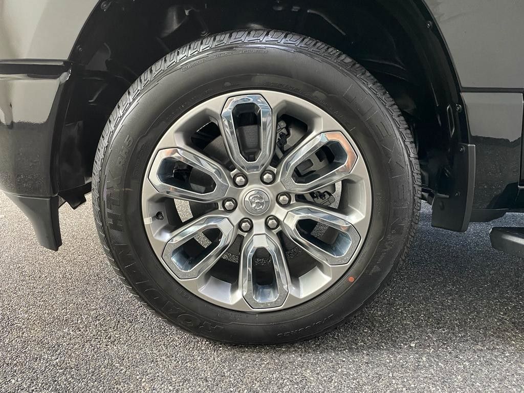 Fahrzeugabbildung Dodge LARAMIE CREW CAB SPORT  12"  HEMI 4x4