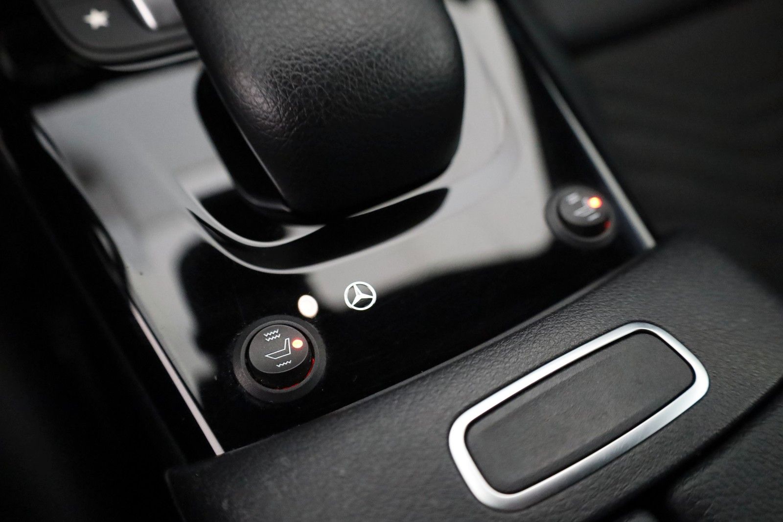 Fahrzeugabbildung Mercedes-Benz A 180 d Style Lim.T.Leder,Navi,LED,SH,Kamera
