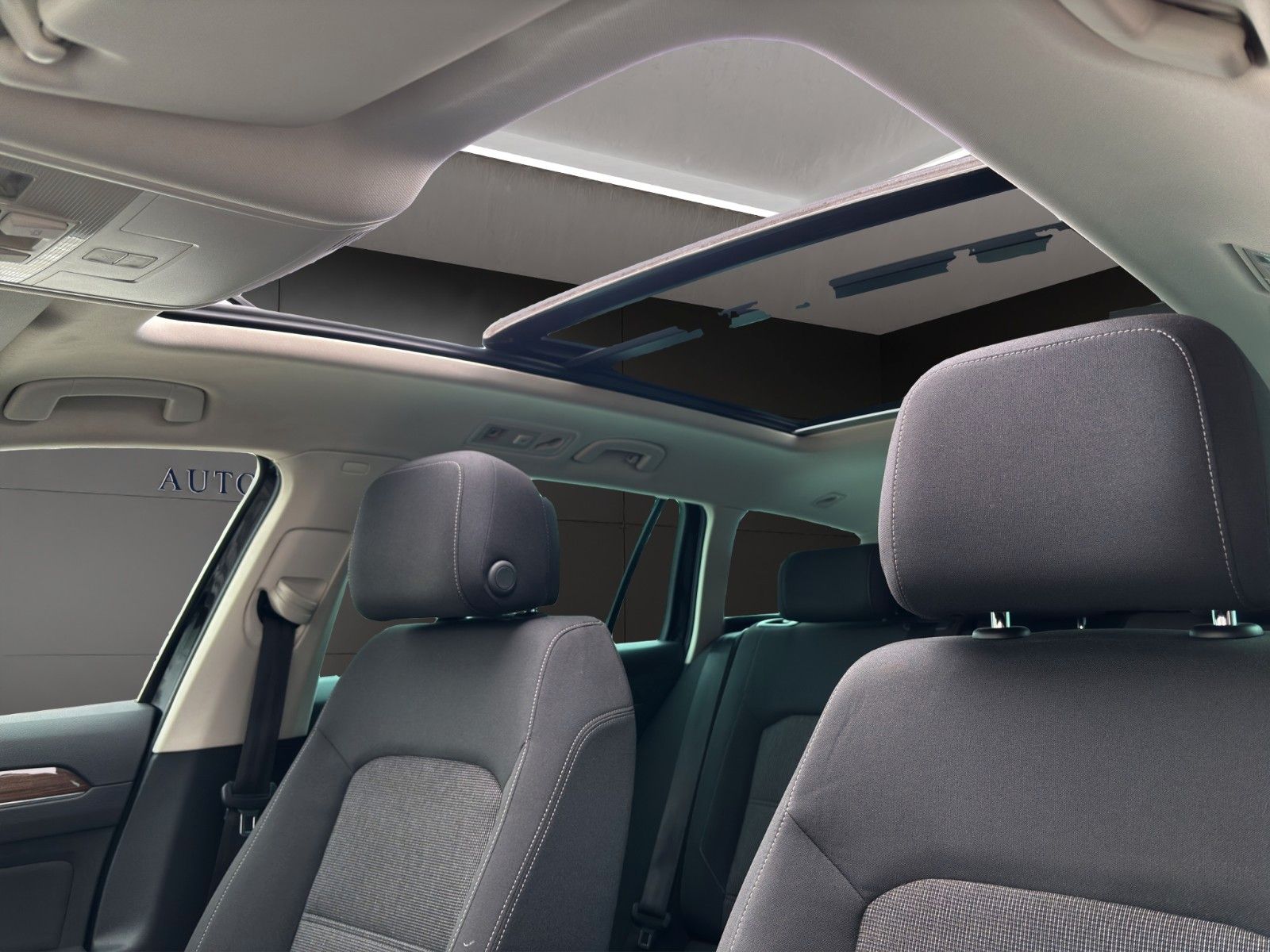 Fahrzeugabbildung Volkswagen Passat Massage/Pano/Sitzheiz/ACC *Zahnriemen neu