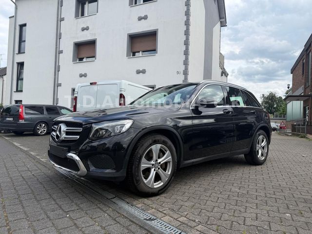 MERCEDES-BENZ GLC 220 d 4Matic / Pano / Navi /