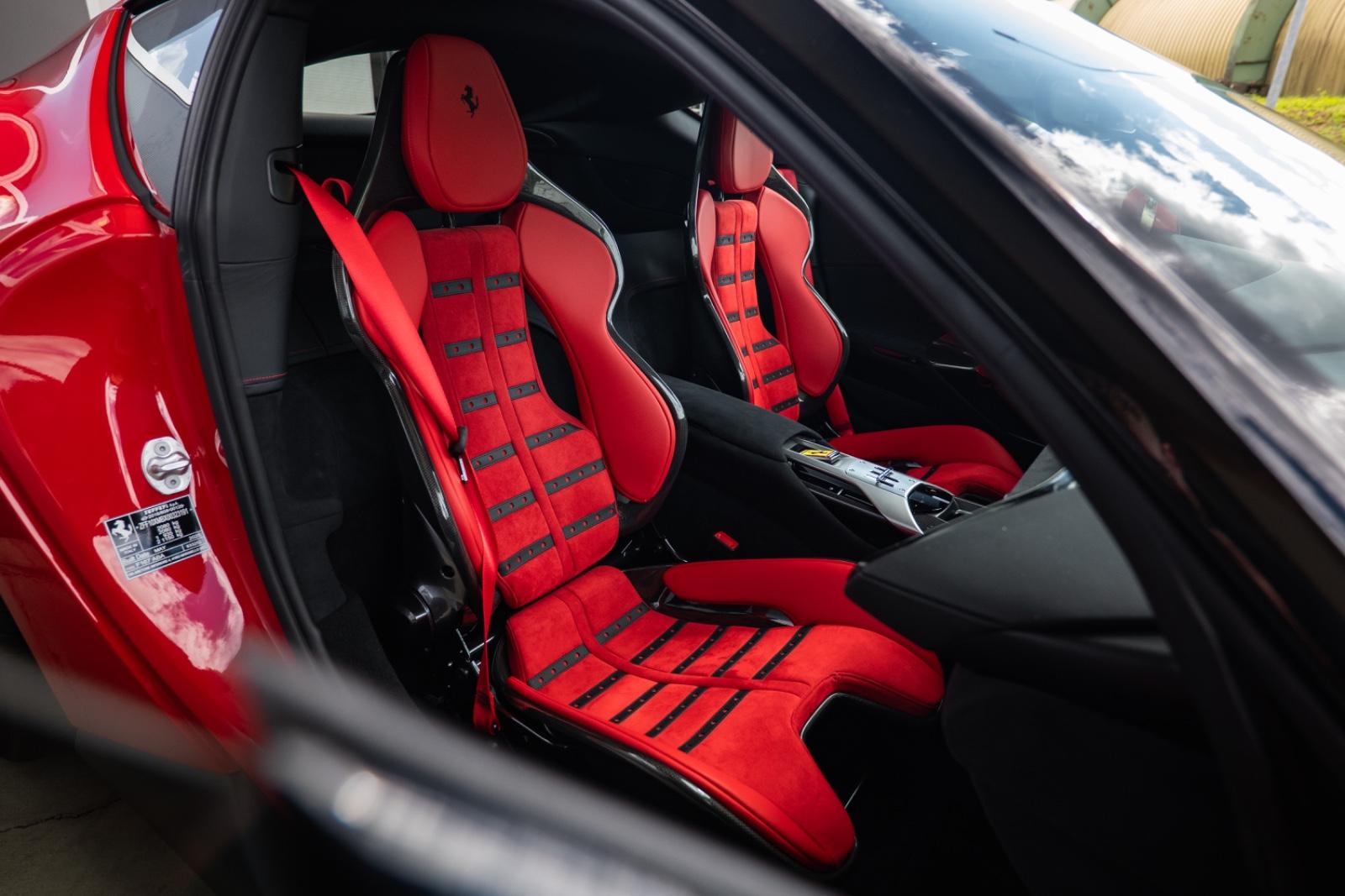 Ferrari LIFT/CARBON/RACING SEATS/ACC