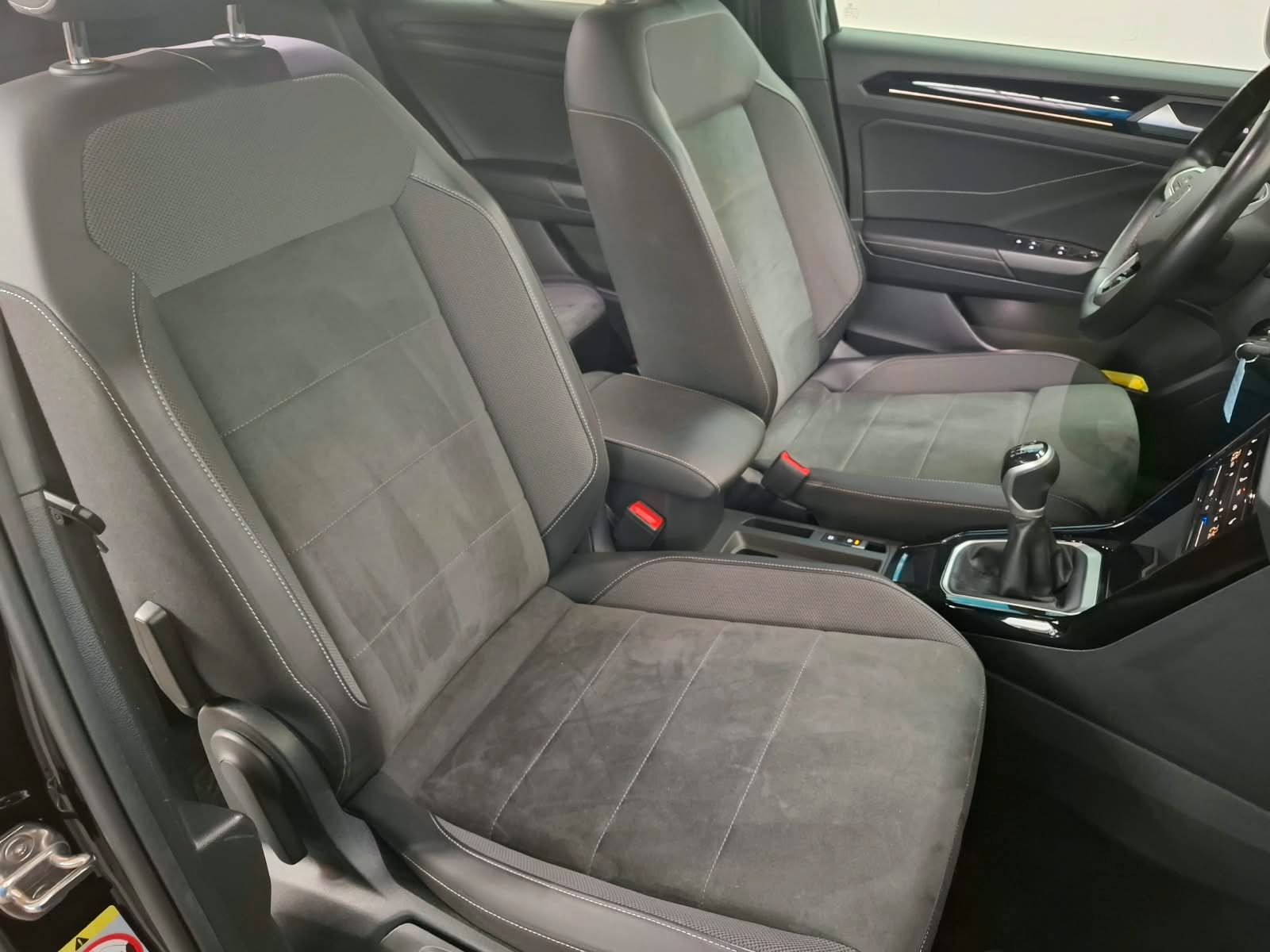 Fahrzeugabbildung Volkswagen T-Roc R-Line 1.5 TSI 6-Gang +AHK +LED+ACC+Kamera