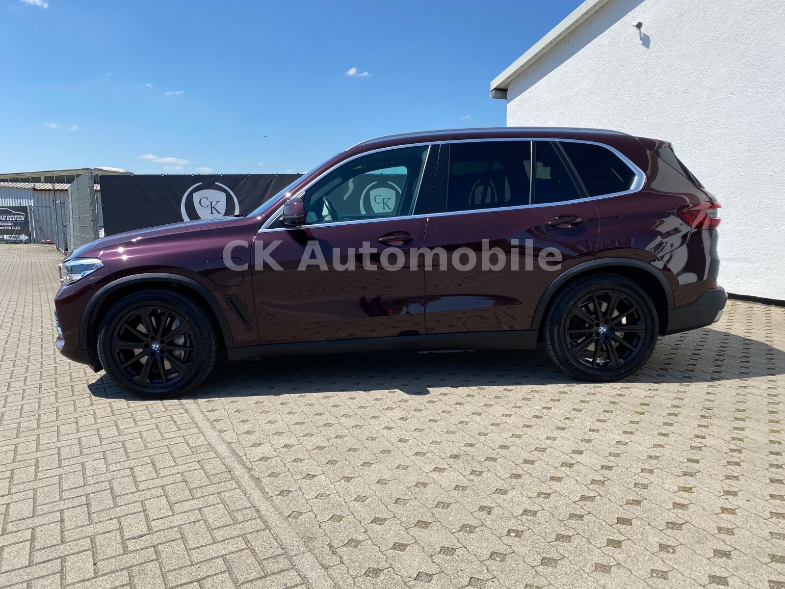 Fahrzeugabbildung BMW X5 xDrive 45e Individual/HeadUp/360°Kam/LED/AHK