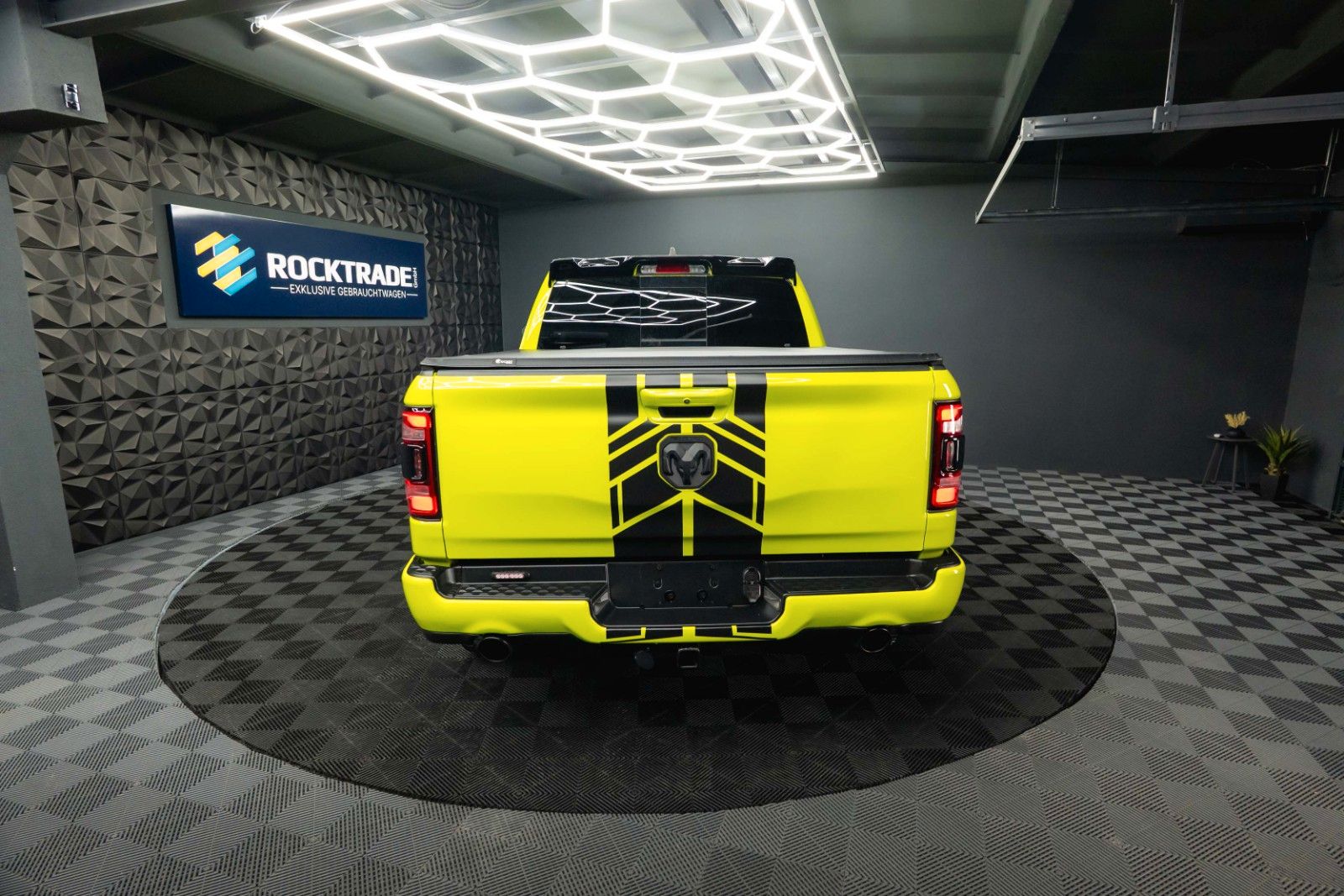 Fahrzeugabbildung Dodge RAM 5.7 V8 4x4 OFFROAD ACID YELLOW Edition LED