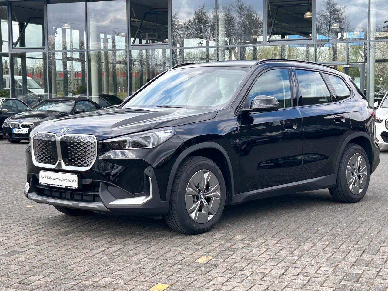 BMW iX1 20 eDrive / Driving Assistant Plus / DAB
