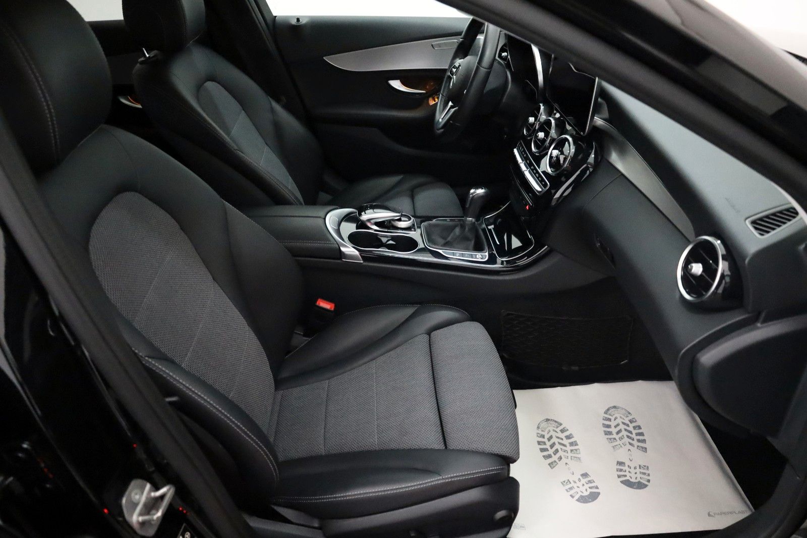 Fahrzeugabbildung Mercedes-Benz C 180 CGI T T.Leder,Navi,LED.Panorama,Kamera